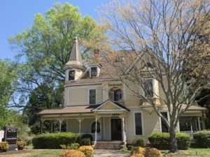 Exterior image of Alan Cleveland law offices building in Athens, GA